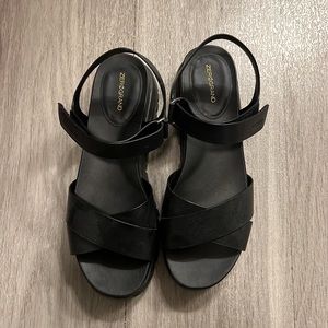 I hardly ever used these platform sandals. They’re really cute!